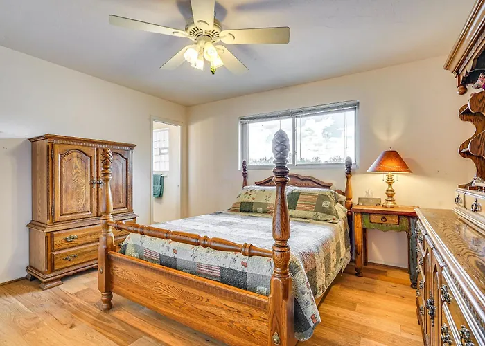 Peaceful W/ Pool: 10 Mi To Downtown! Holiday home Tucson