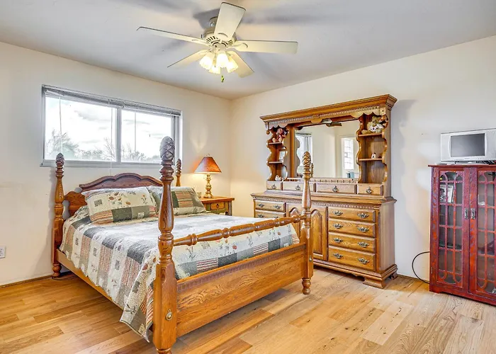 Holiday home Peaceful W/ Pool: 10 Mi To Downtown! *