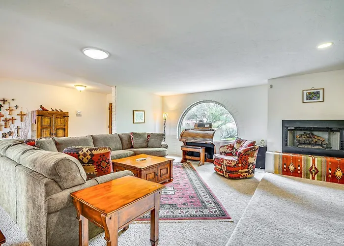 Holiday home Peaceful W/ Pool: 10 Mi To Downtown!