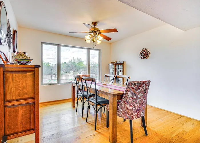 Peaceful W/ Pool: 10 Mi To Downtown! Holiday home Tucson