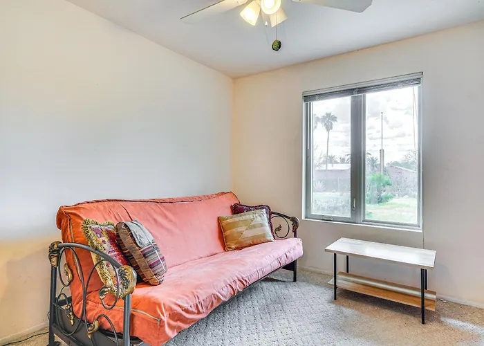 Peaceful W/ Pool: 10 Mi To Downtown! Holiday home
